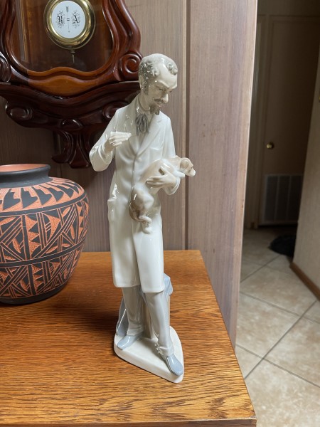 Estate Sale: Vintage Items and Antiques