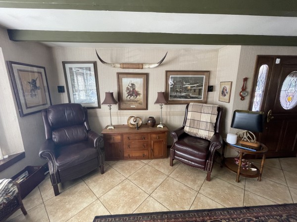 Estate Sale: Vintage Items and Antiques