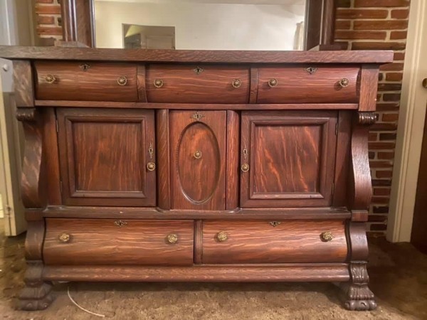 Former member of the Red Hat Society estate sale