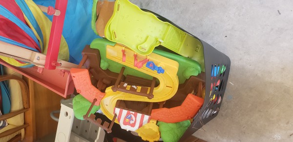 Huge Multi-Family Yard Sale! Tons of Antiques & Vintage Items & Bunches of BNWT Baby Items!